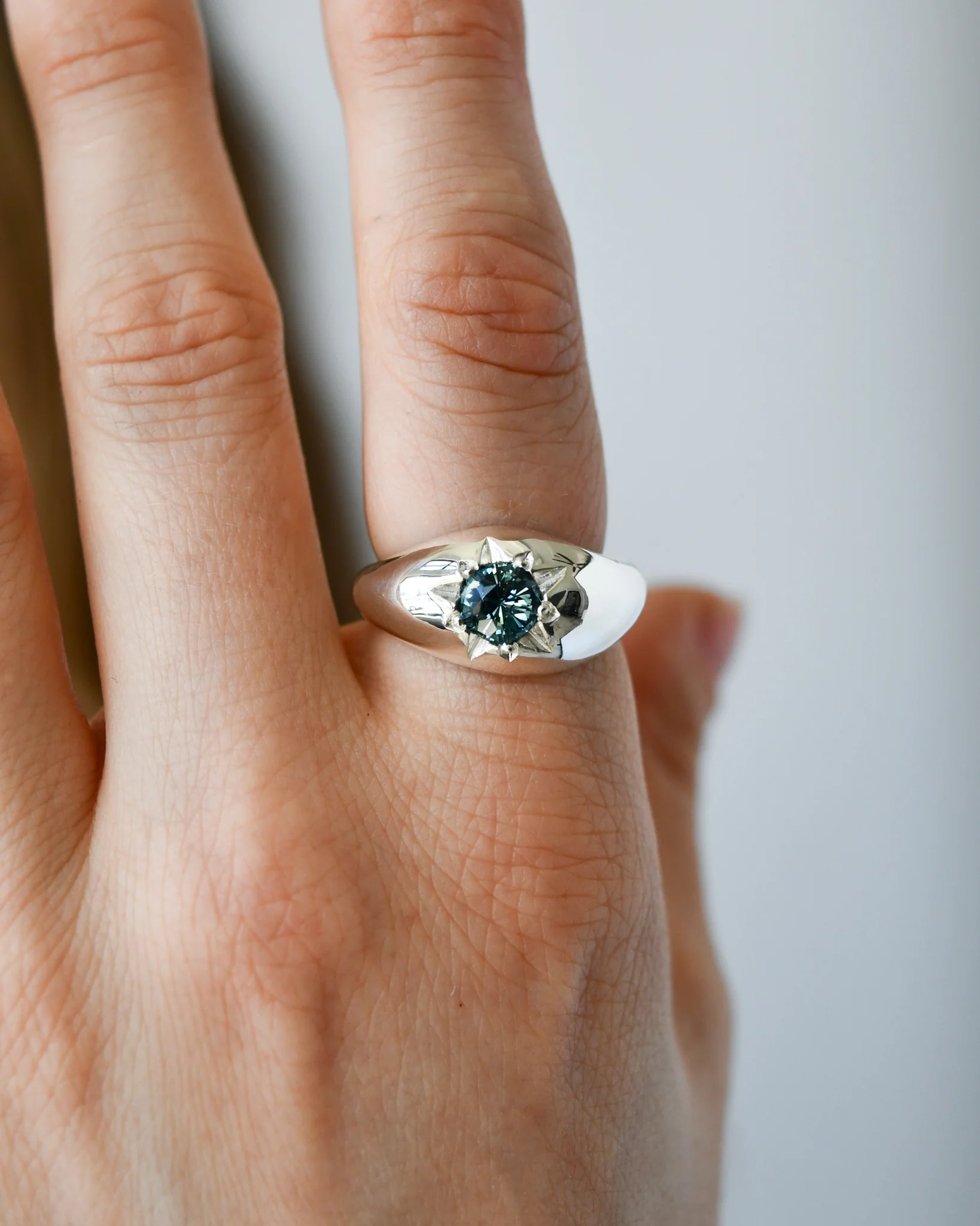 RING 103 | DEEP BLUE SAPPHIRE - Image 3