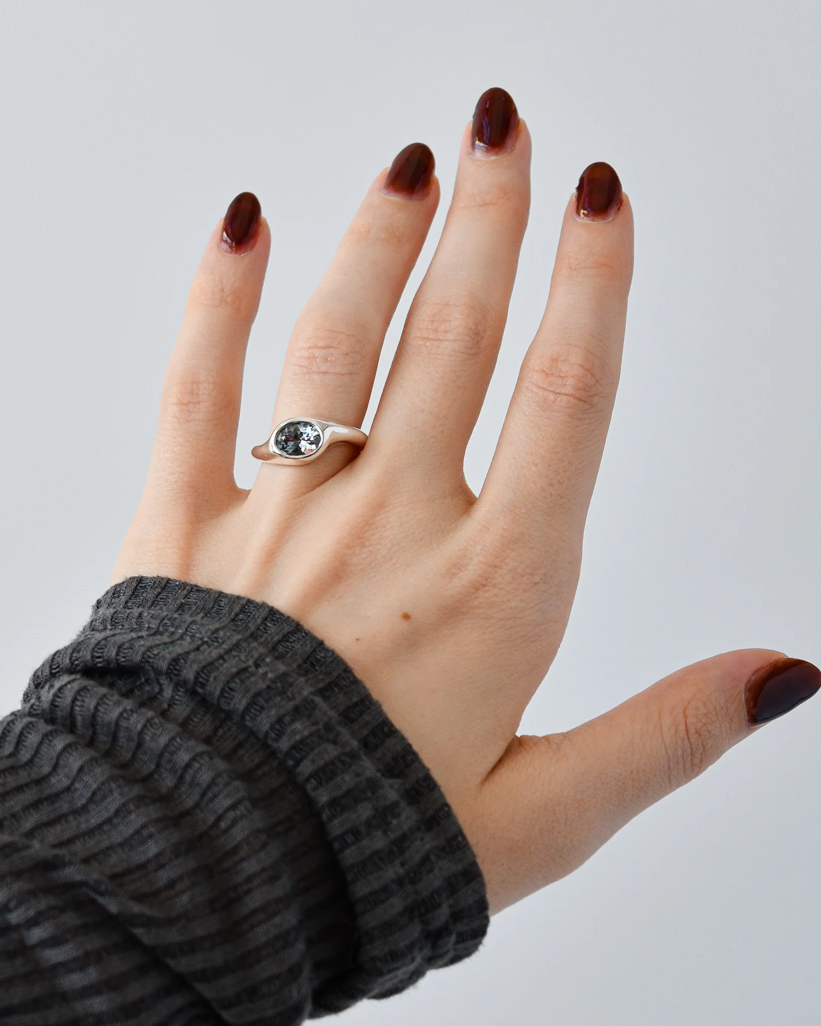 RING 105 | GREY SPINEL - Image 3